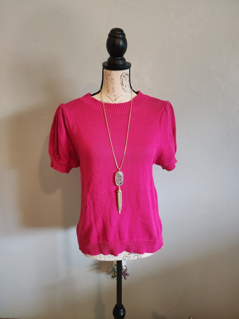 Gilli Short Sleeve Ribbed Sweater in Raspberry Pink
